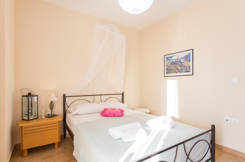 Marathon Beachside Villa 100M From The Beach Schinias Exterior foto